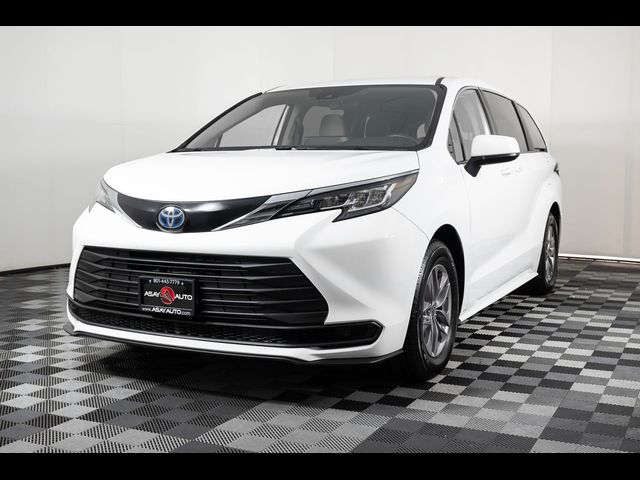 2022 Toyota Sienna LE