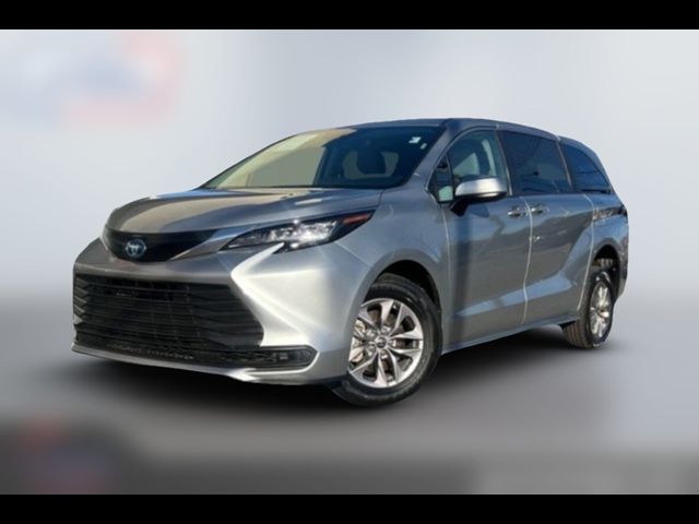 2022 Toyota Sienna LE