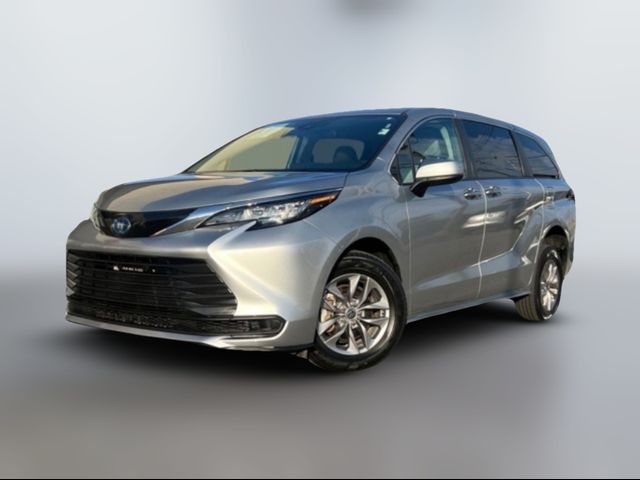 2022 Toyota Sienna LE