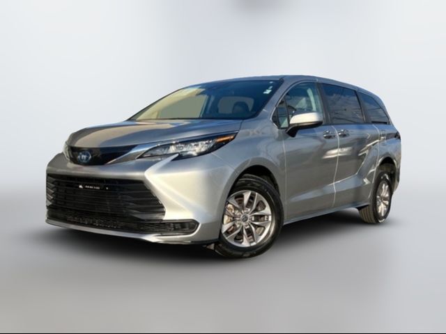 2022 Toyota Sienna LE