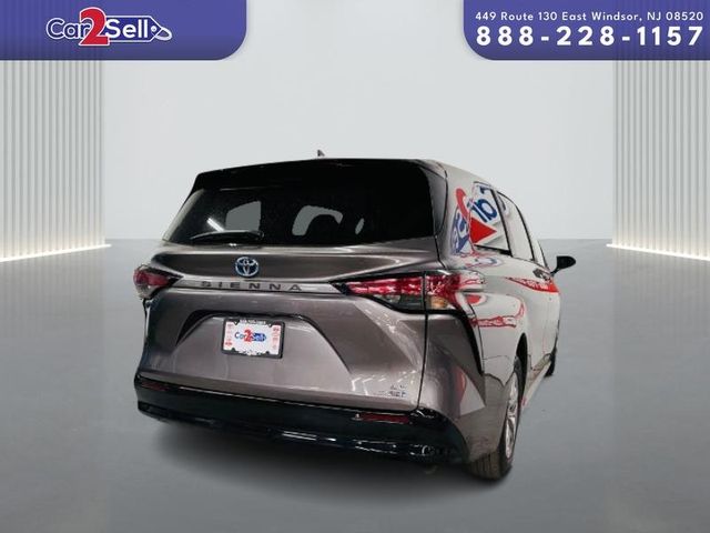 2022 Toyota Sienna LE