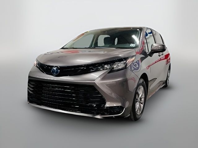 2022 Toyota Sienna LE