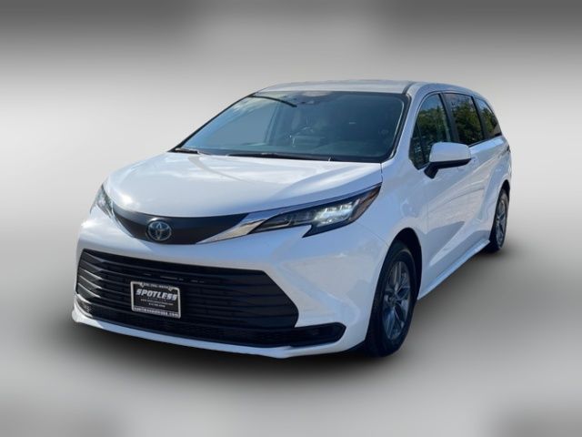 2022 Toyota Sienna LE