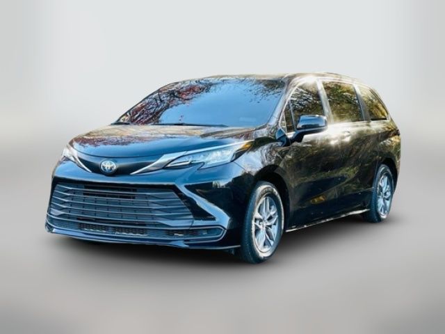 2022 Toyota Sienna LE