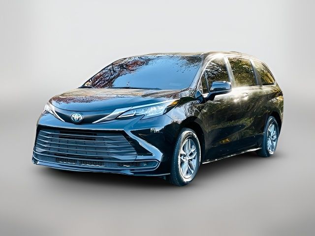 2022 Toyota Sienna LE