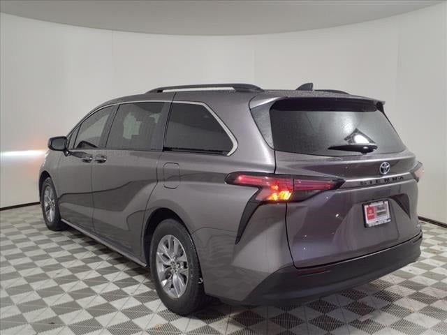 2022 Toyota Sienna LE