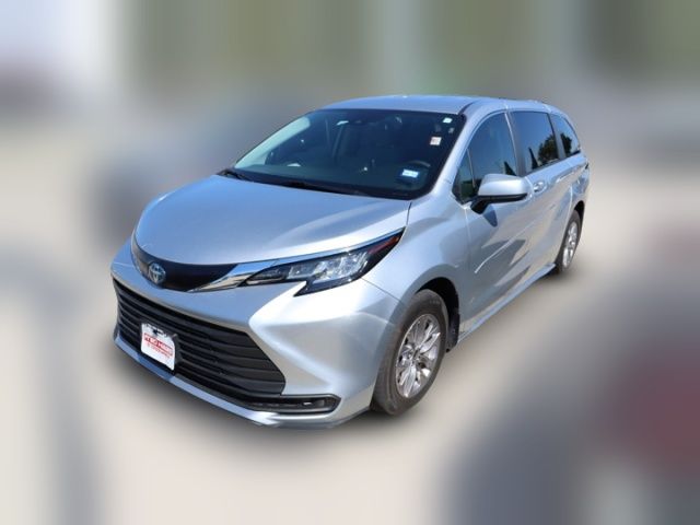 2022 Toyota Sienna LE