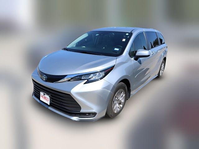 2022 Toyota Sienna LE