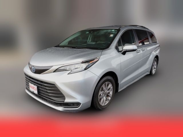 2022 Toyota Sienna LE