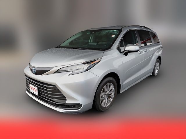 2022 Toyota Sienna LE