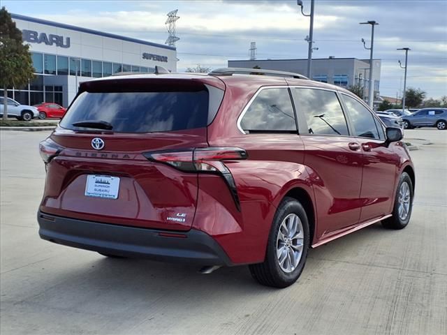 2022 Toyota Sienna LE