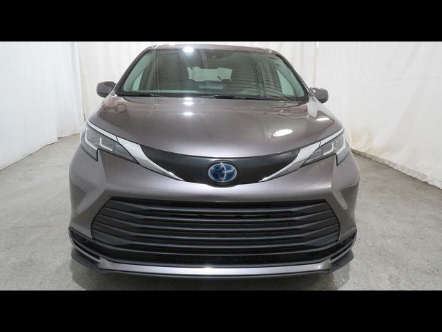 2022 Toyota Sienna LE