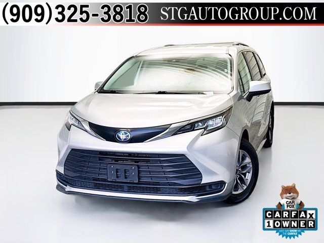 2022 Toyota Sienna LE