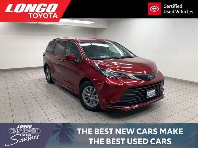 2022 Toyota Sienna LE