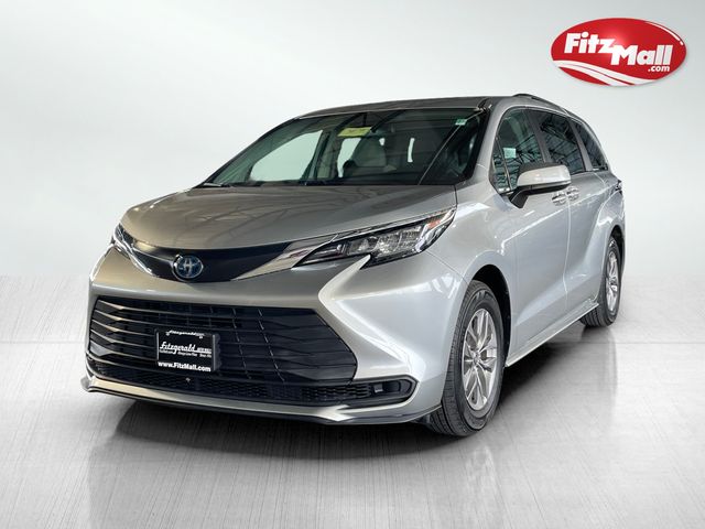 2022 Toyota Sienna LE