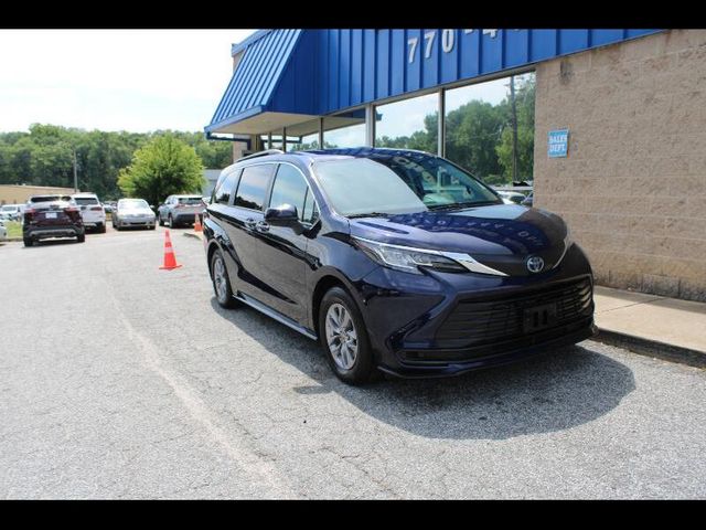2022 Toyota Sienna LE