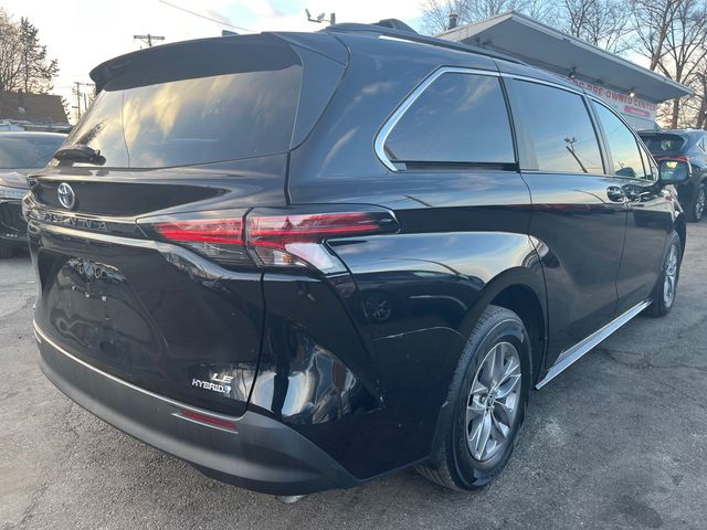 2022 Toyota Sienna LE