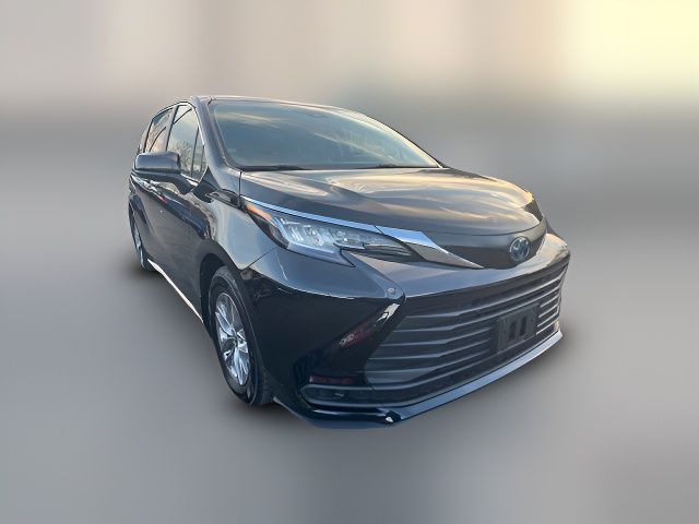 2022 Toyota Sienna LE