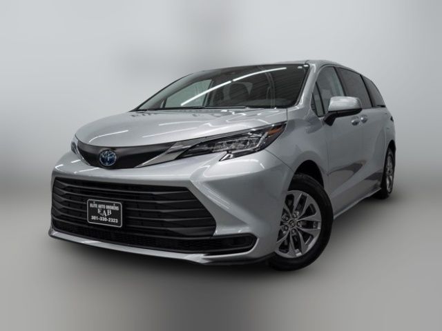 2022 Toyota Sienna LE