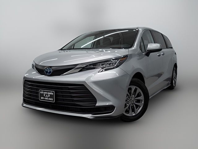 2022 Toyota Sienna LE