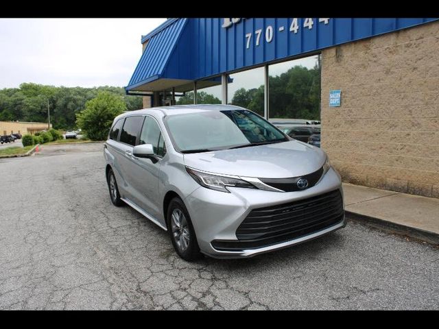 2022 Toyota Sienna LE