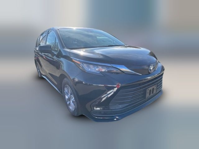 2022 Toyota Sienna LE