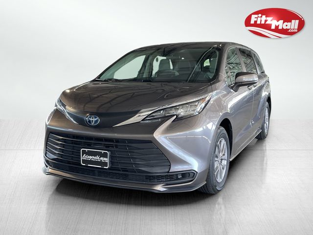 2022 Toyota Sienna LE