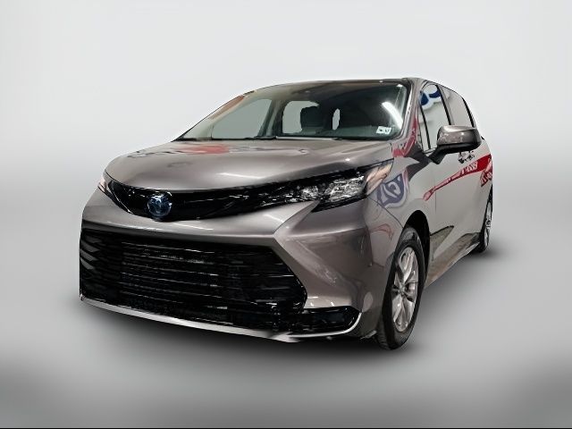 2022 Toyota Sienna LE