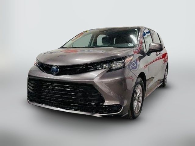 2022 Toyota Sienna LE