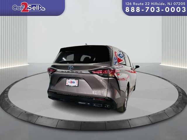 2022 Toyota Sienna LE