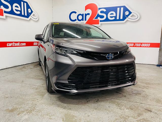 2022 Toyota Sienna LE