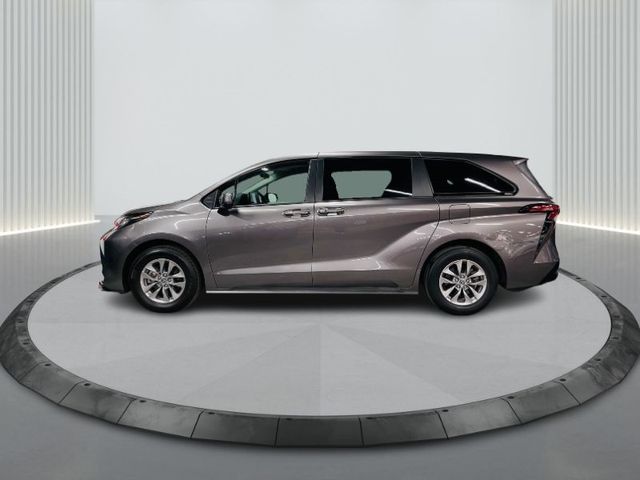 2022 Toyota Sienna LE