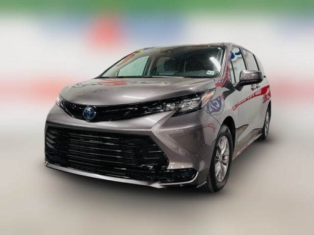 2022 Toyota Sienna LE