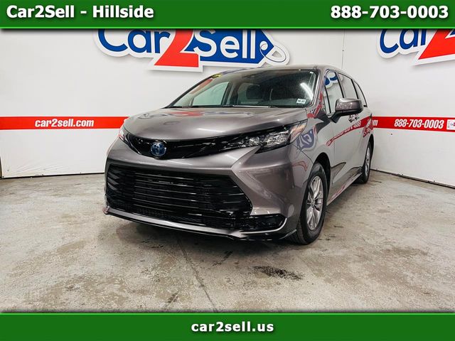 2022 Toyota Sienna LE