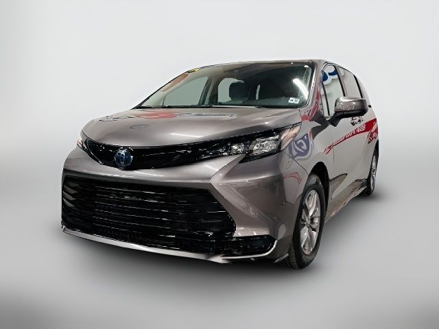 2022 Toyota Sienna LE