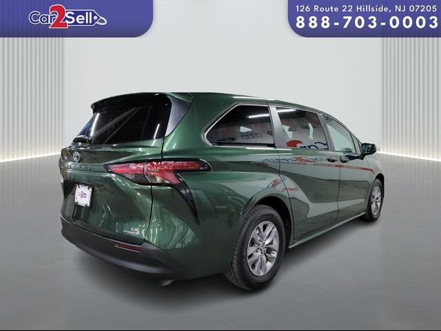 2022 Toyota Sienna LE