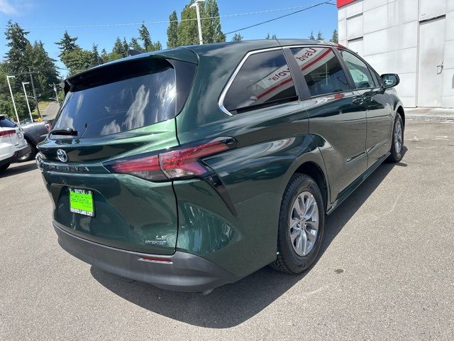 2022 Toyota Sienna LE