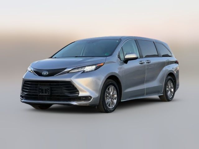 2022 Toyota Sienna LE