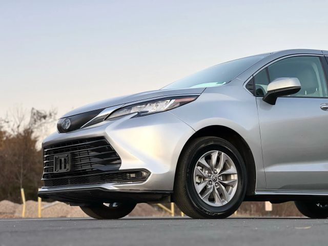 2022 Toyota Sienna LE
