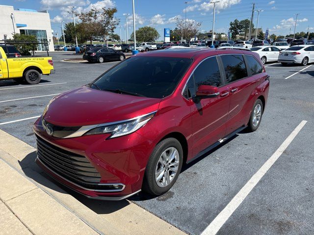 2022 Toyota Sienna Limited