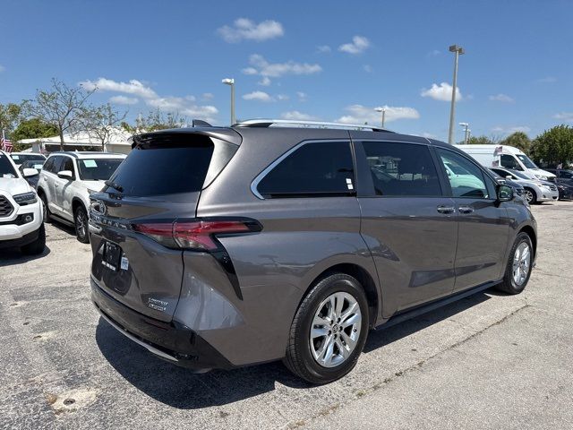 2022 Toyota Sienna Limited