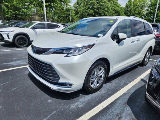 2022 Toyota Sienna Limited