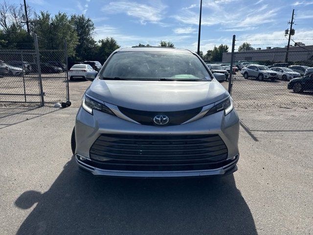 2022 Toyota Sienna Limited