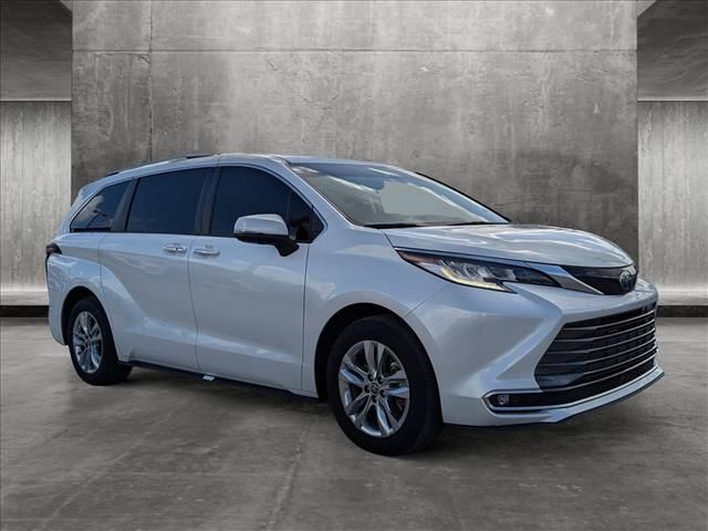 2022 Toyota Sienna Limited