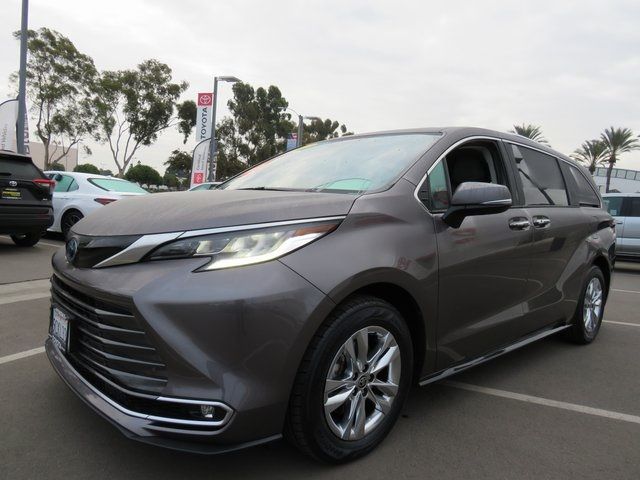 2022 Toyota Sienna Limited