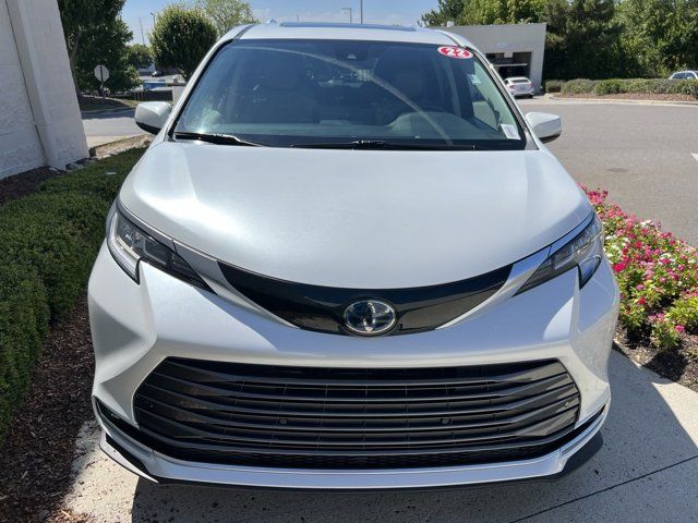 2022 Toyota Sienna Limited