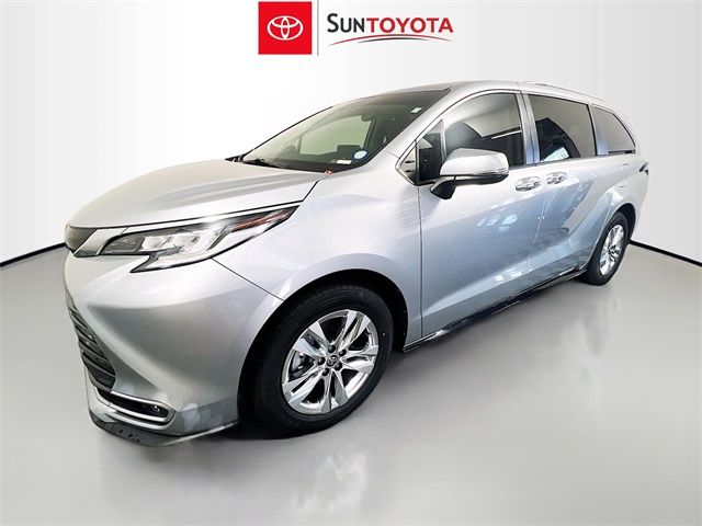 2022 Toyota Sienna Limited