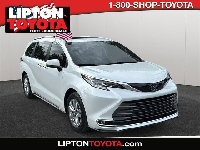 2022 Toyota Sienna Limited