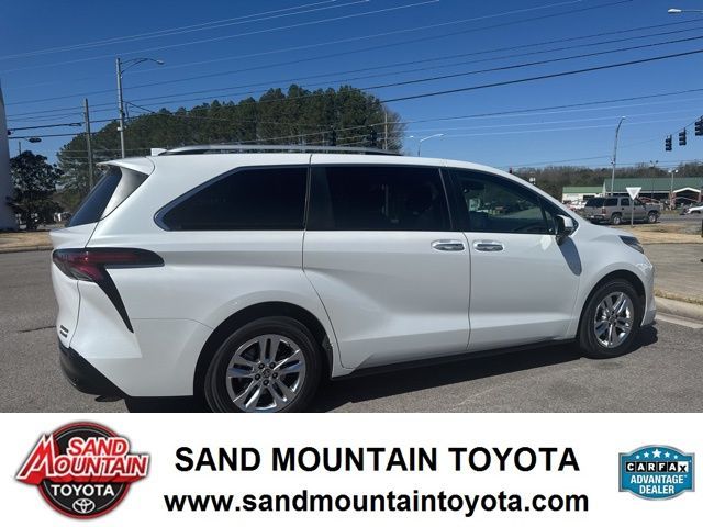 2022 Toyota Sienna Limited