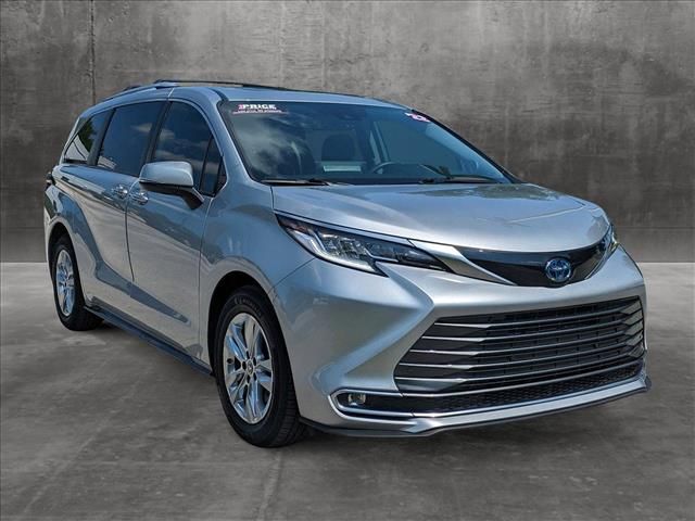 2022 Toyota Sienna Limited